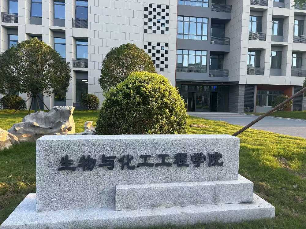 辽阳县扬州职业大学体育场高杆灯项目